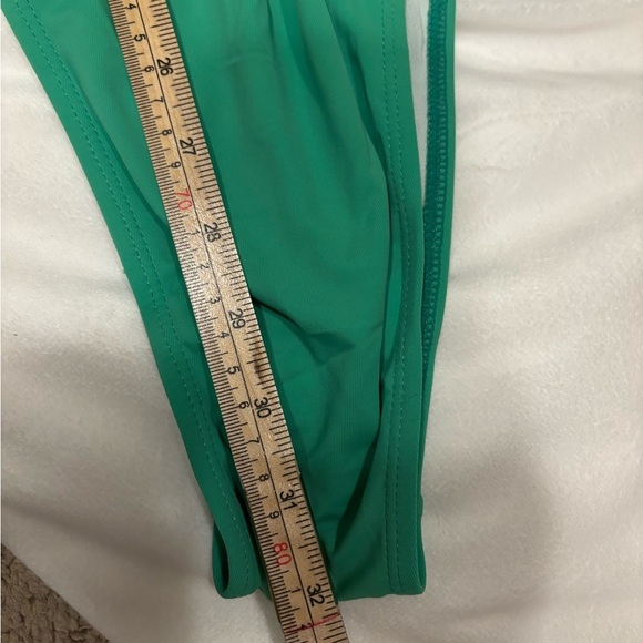 PrettyLittleThing Cut-out Monokini 3x - Picture 8 of 8